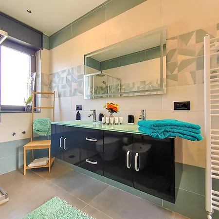 Ely Apartment